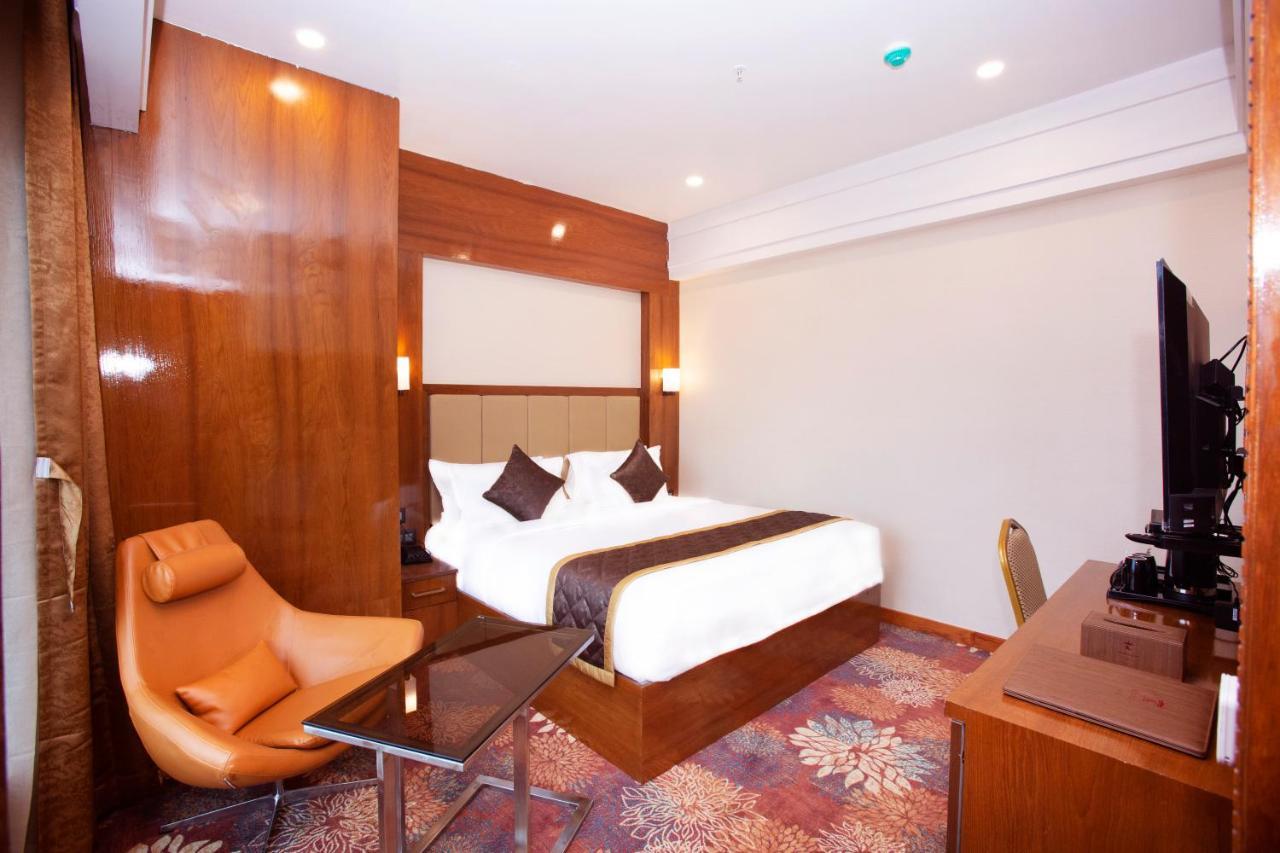 Kingston Hotel Bangalore Esterno foto