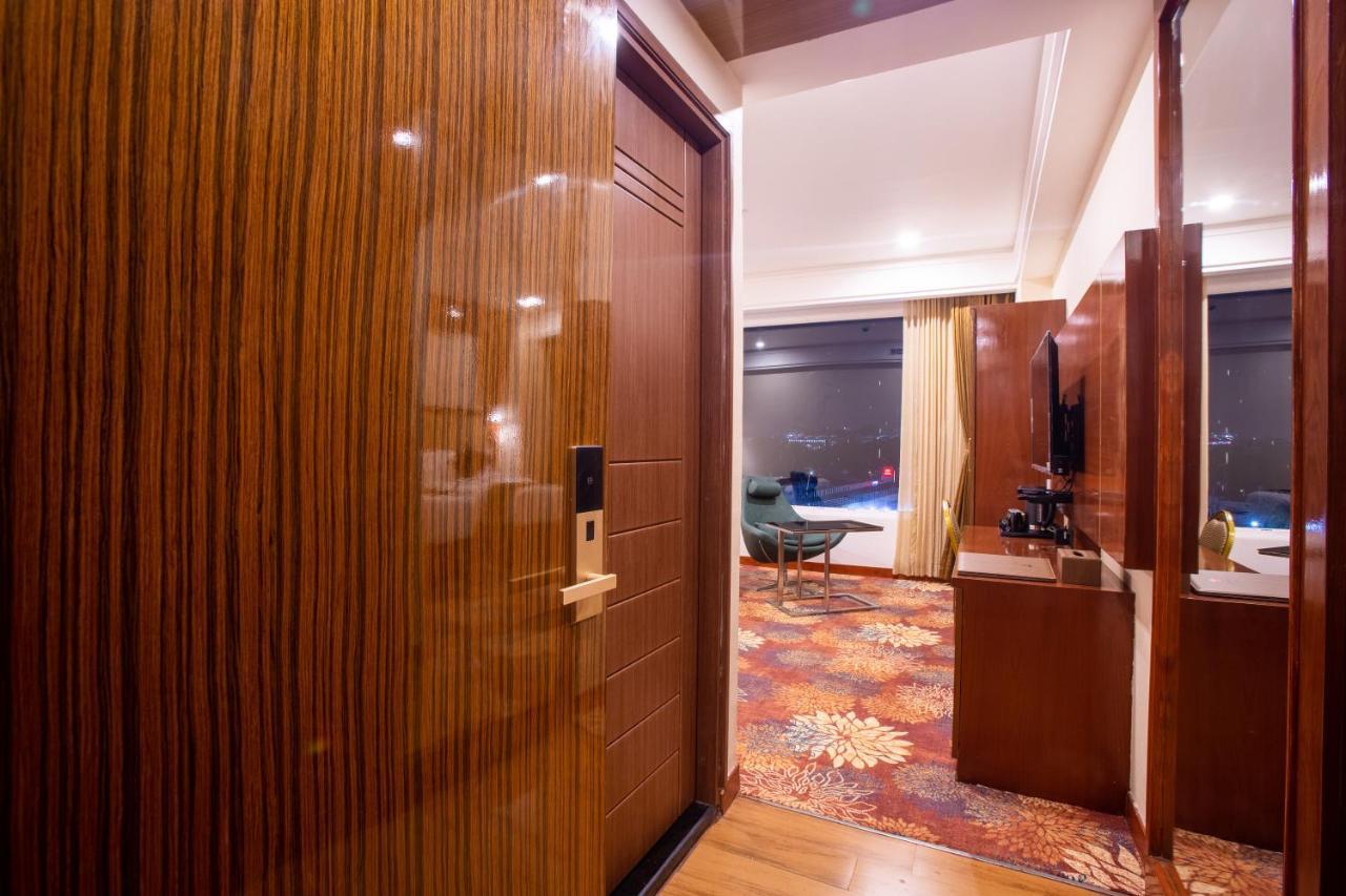 Kingston Hotel Bangalore Esterno foto