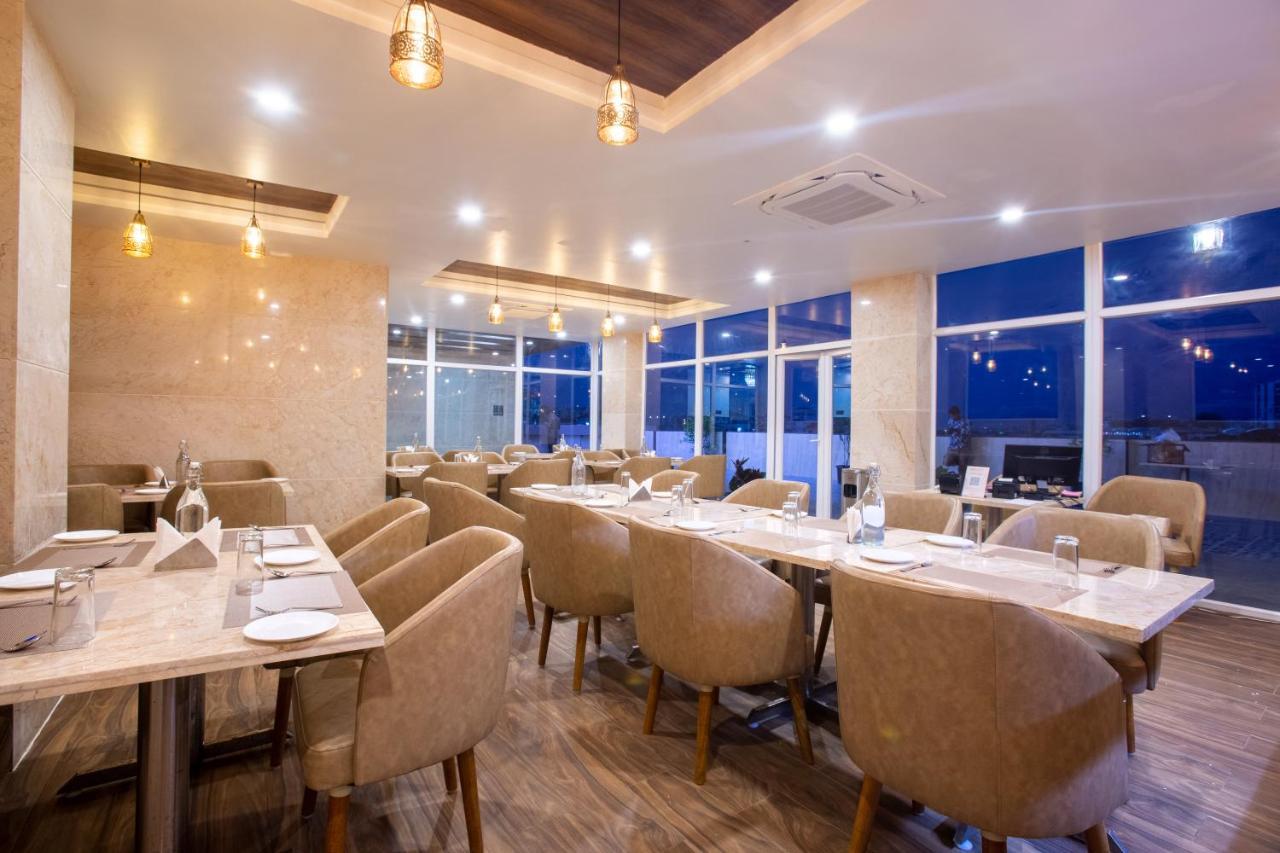 Kingston Hotel Bangalore Esterno foto
